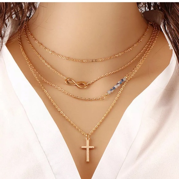 Jewelry - Cross pendant necklace